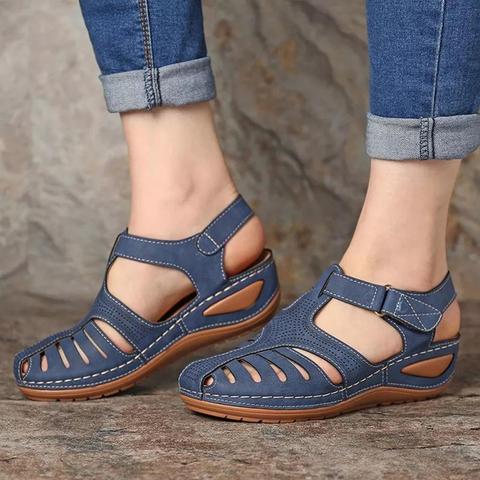 Flat sandals