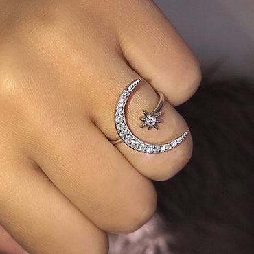 Personality Crescent Moon Ring Lady