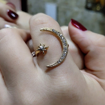 Personality Crescent Moon Ring Lady