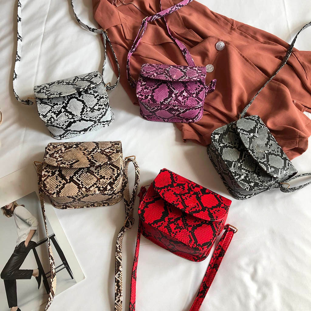 New fashion women's outdoor buckle snake pattern Messenger bag mobile phone
